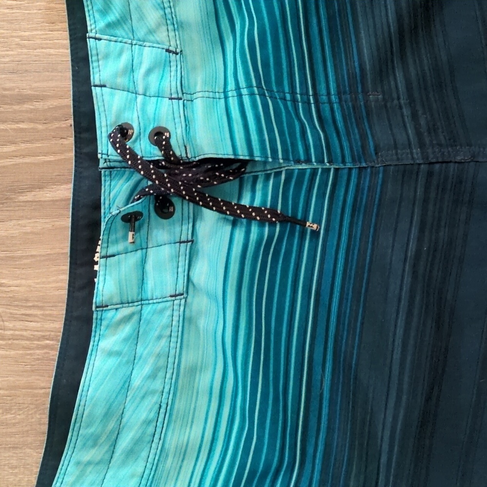 Billabong Board Shorts Size 32 - Picture 3 of 8